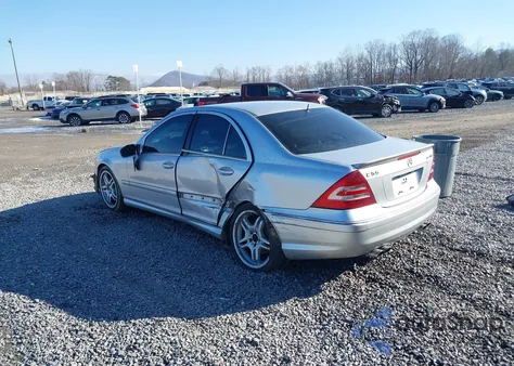 2006 Mercedes-Benz C 55 Amg z USA, uszkodzony, nr VIN WDBRF76J36F750544